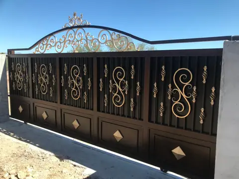 Drive gate with gold scroll accents, diamond panels and a scroll crown